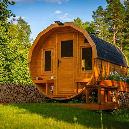 Cztery Pory Roku Bed & Breakfast 3*